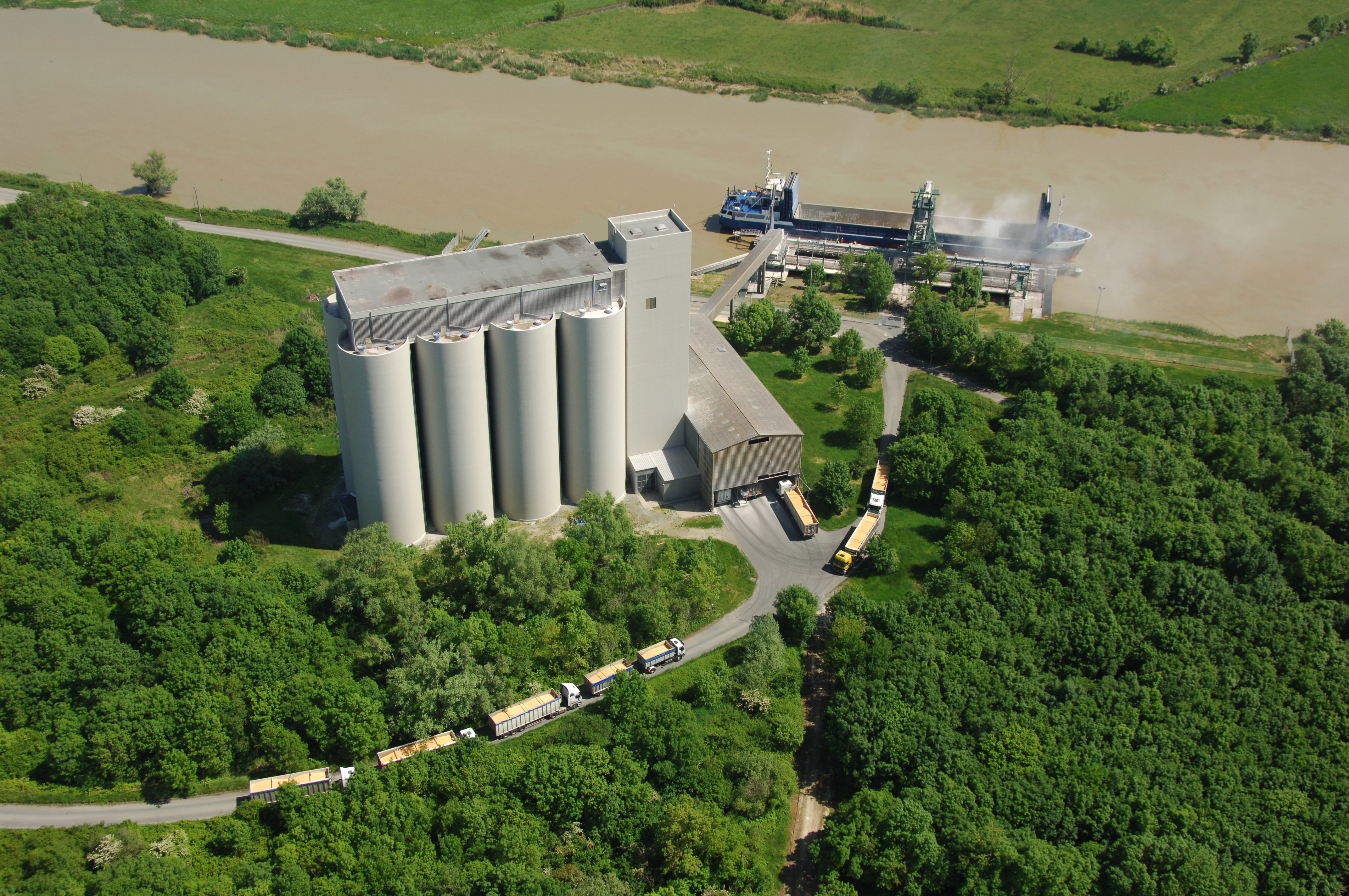 Photo Silo.jpg métiers du grain coopération agricole silo à grain