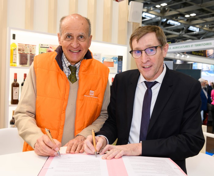 Signature partenariat Banques alimentaires