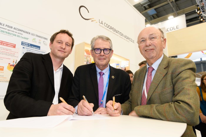 Signature nouveau partenariat avec Adivalor