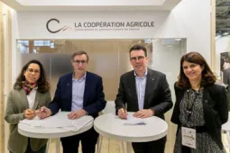 Signature du partenariat entre LCA et Metro France