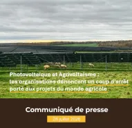 Panneaux photovoltaïques dans un champ
